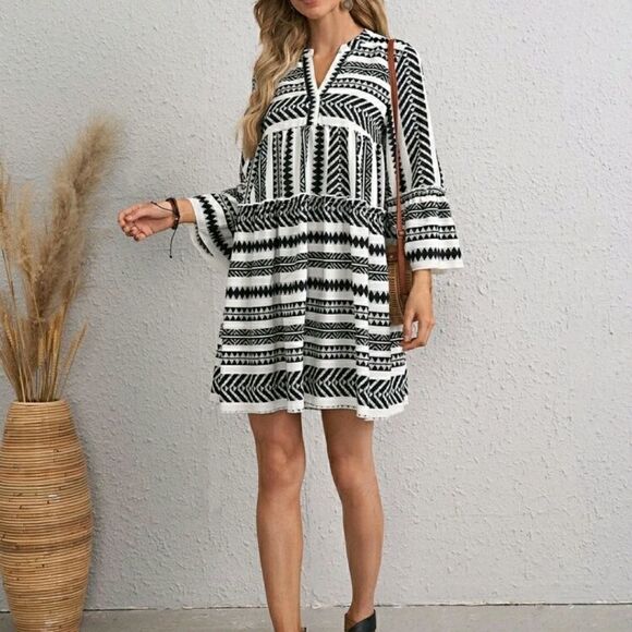 Notch Neck Flounce Sleeve Allover Geo Print Smock - Picture 5 of 8